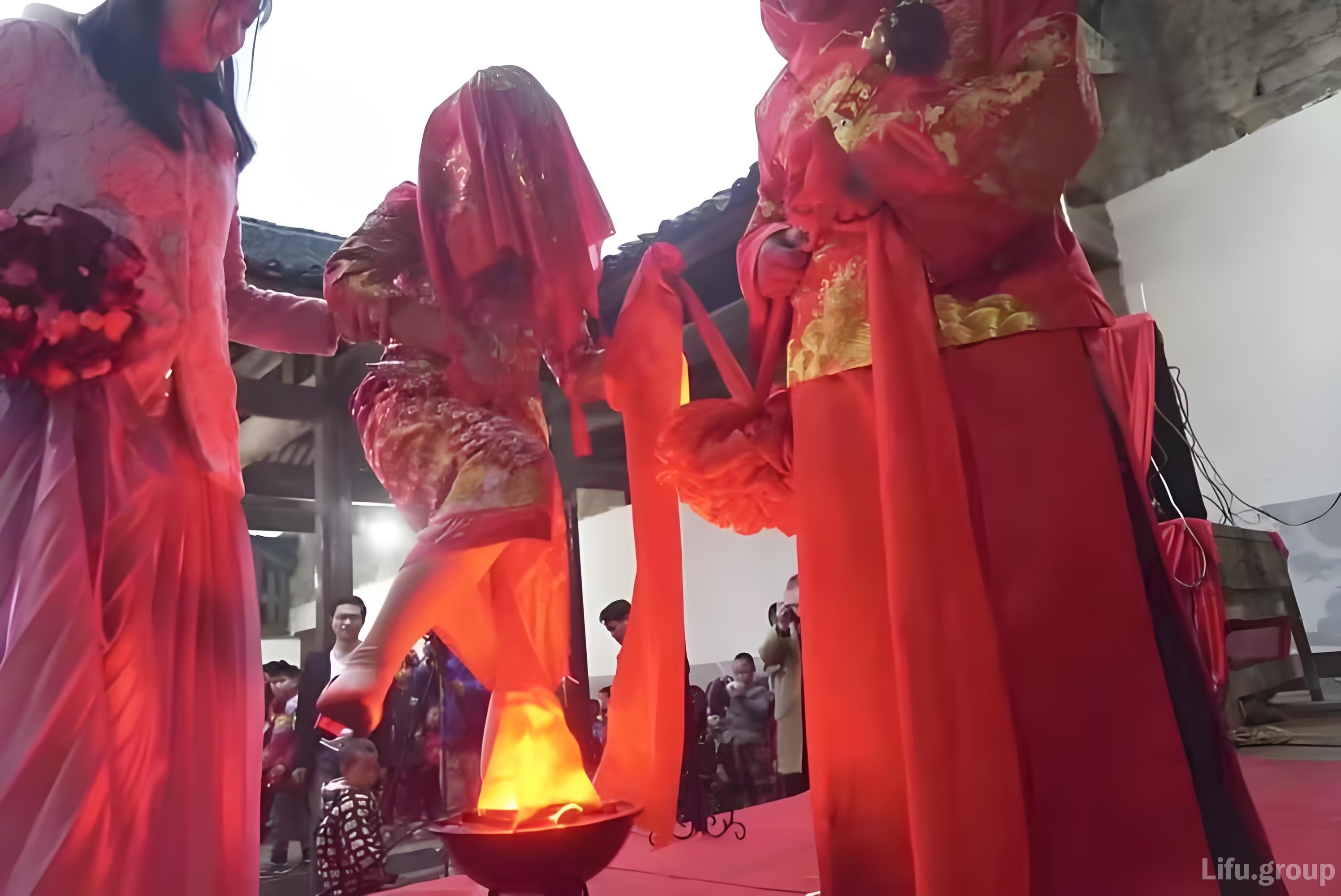火盆婚俗.jpeg